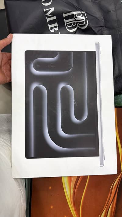 Apple Macbook Pro 16" MGEC4 Apple M5 Pro Chip, 18 core CPU & 20 core