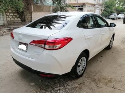 Toyota Yaris 2025 Gli 1.3 white automatic transmission