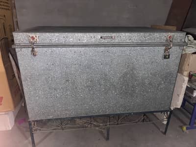 Steel peti Trunk in mint condition