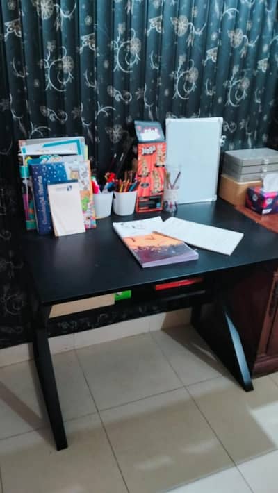 Study table wooden quantity is best