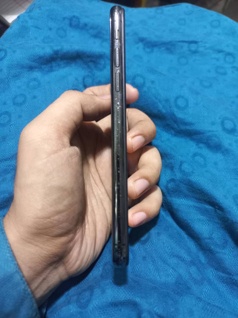Apple iPhone X 3