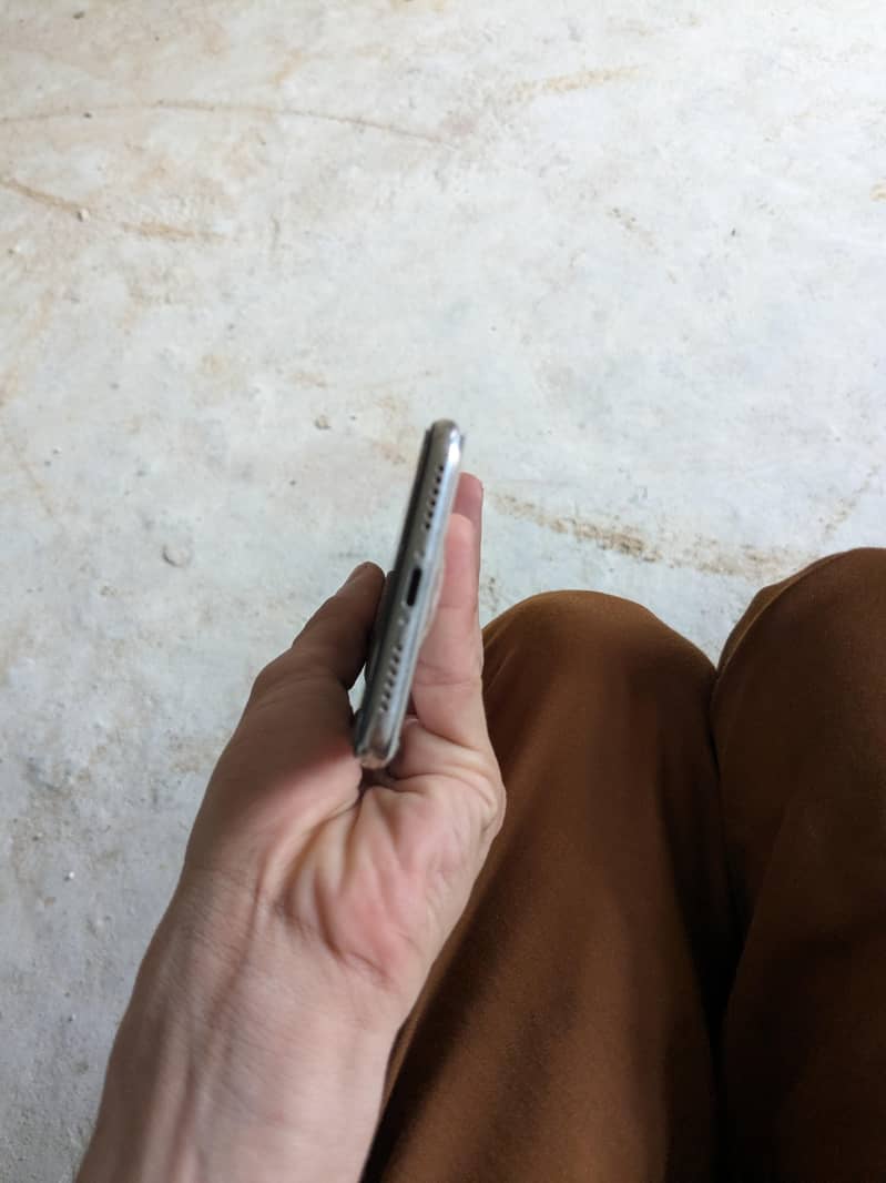 Apple iPhone X 5