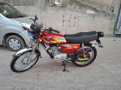 Honda 125 only 3650km used. . One hand used