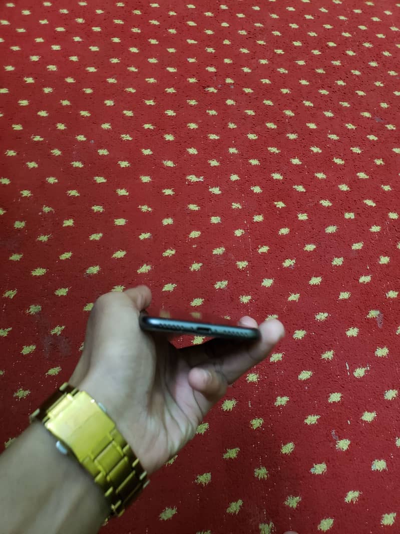 Apple iPhone 8 3