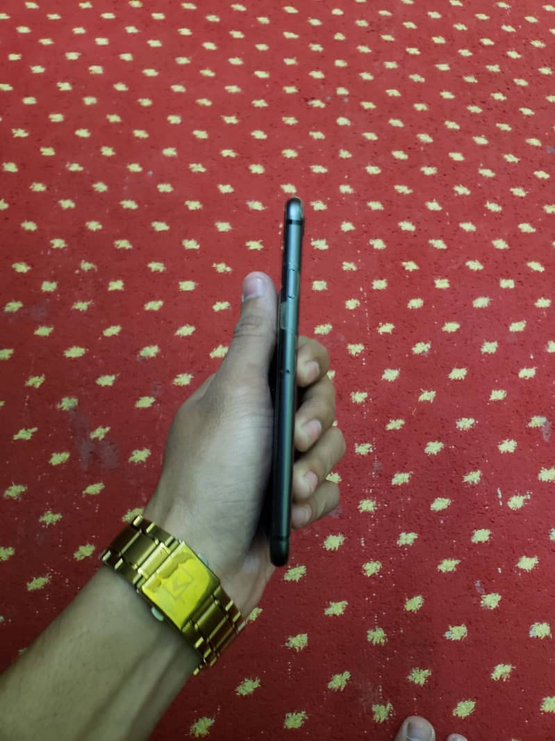 Apple iPhone 8 4