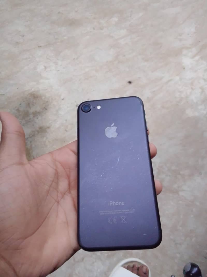 Apple iPhone 7 0