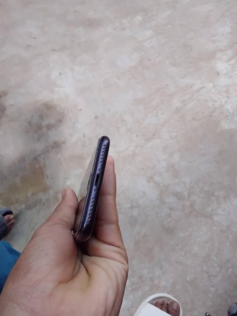 Apple iPhone 7 3