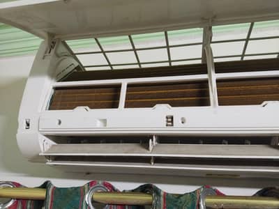 HAIER 1.5 TON AC IN WELL CONDITION