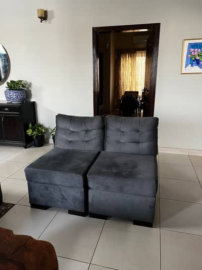 8–9 Seater Grey Velvet L-Shaped Sofa – Excellent Condition (9/10)