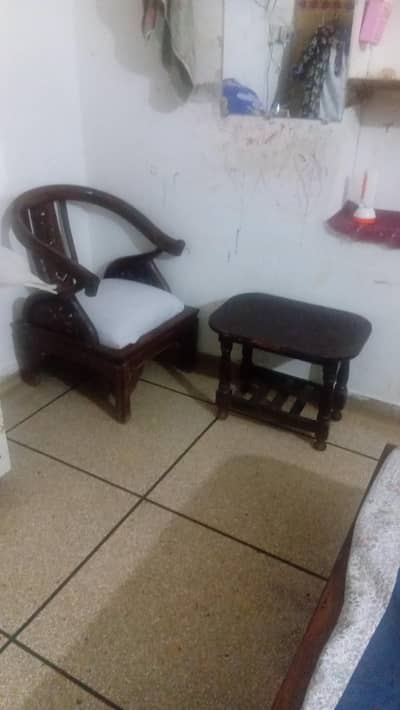 new sofatype chiar 2 table 1 urgnt sale