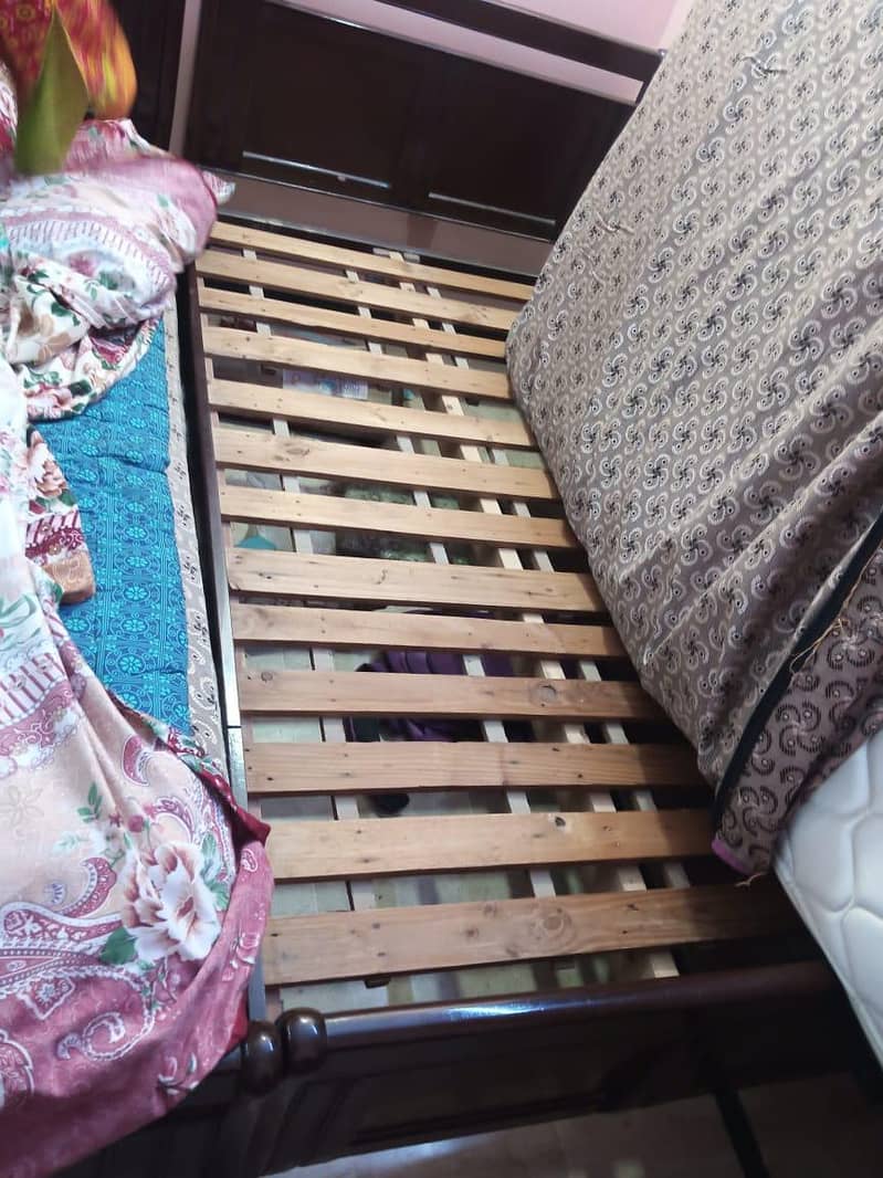 single bed 8