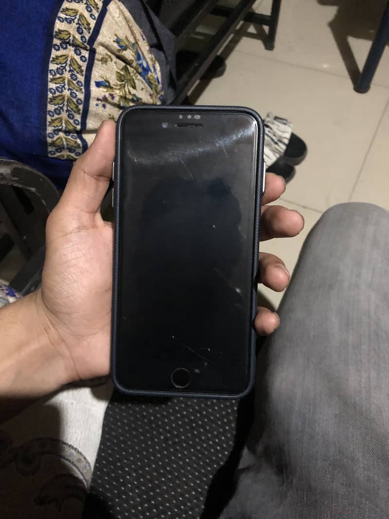 Apple iPhone 7 Plus 0