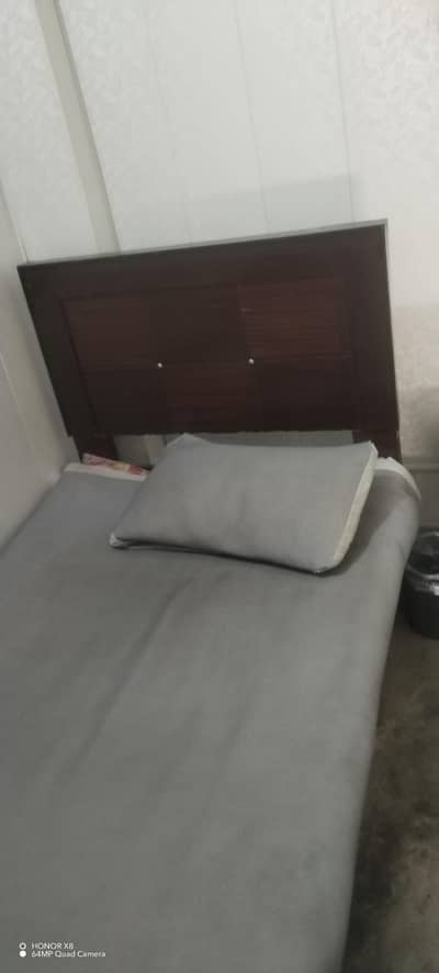 single bed/ wardrobe double door/ convertbl