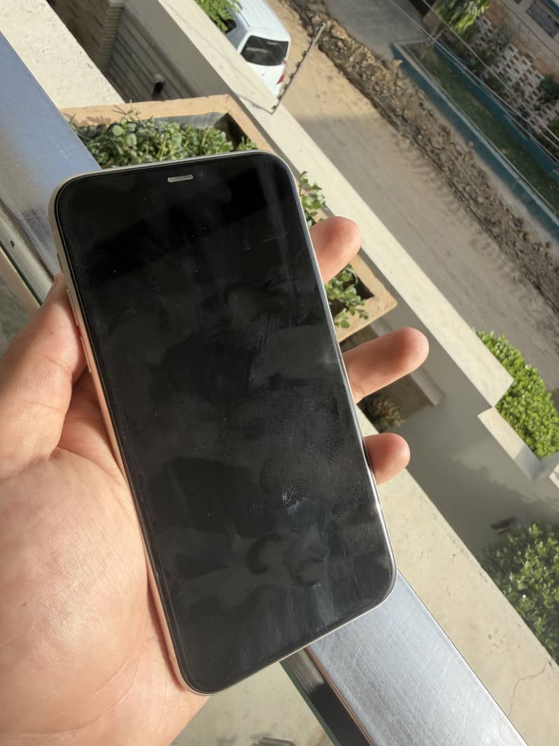 Apple iPhone 11 3