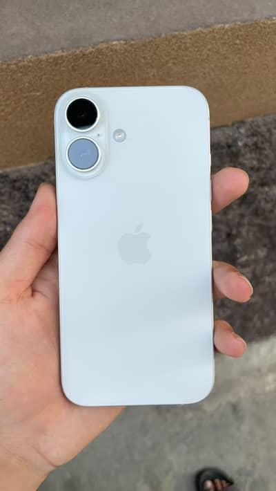 Apple iPhone 16