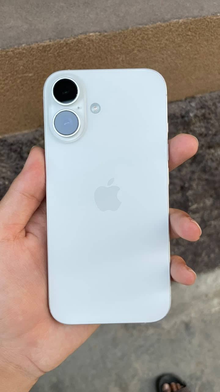 Apple iPhone 16 0