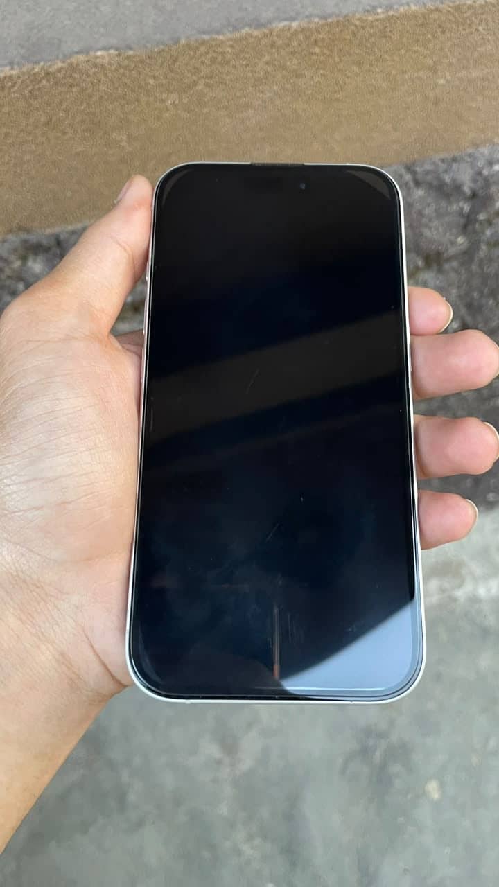 Apple iPhone 16 1