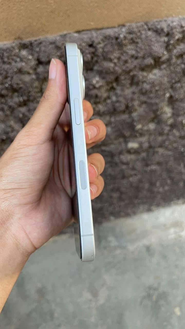 Apple iPhone 16 2
