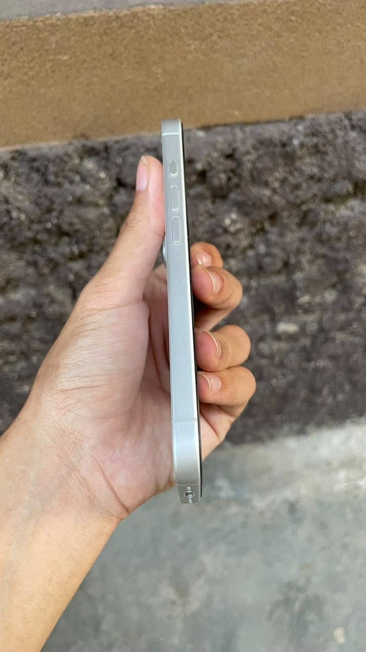Apple iPhone 16 3