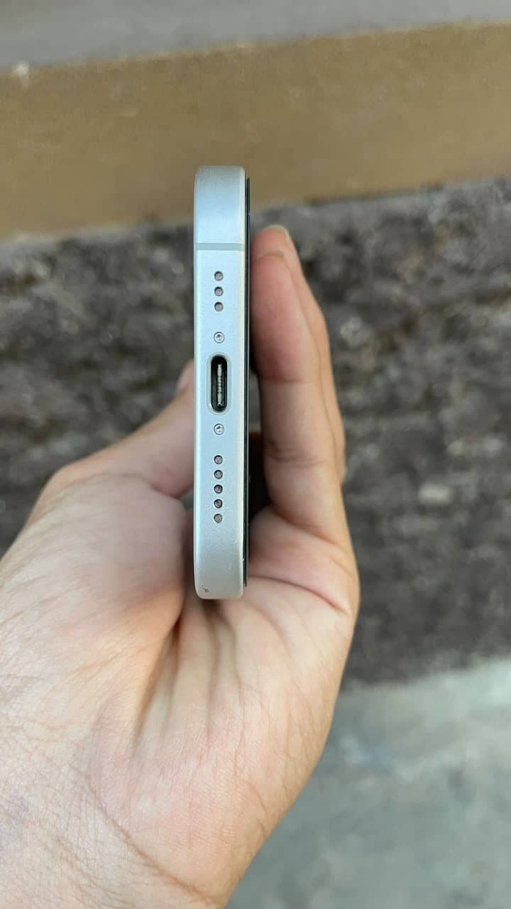 Apple iPhone 16 4