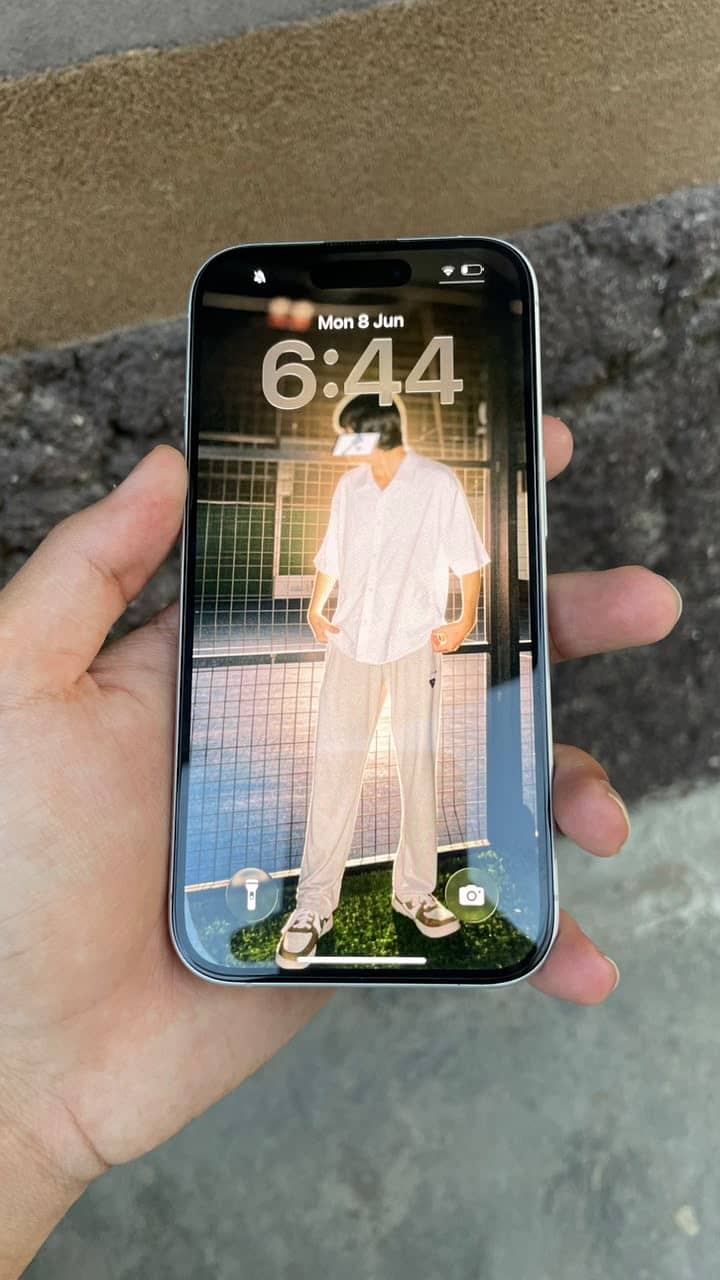 Apple iPhone 16 7