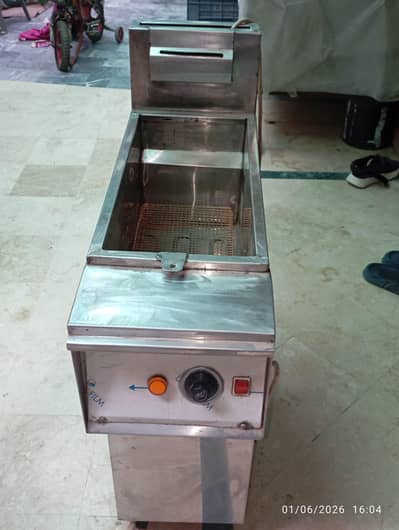 l am selling 16 letars and electric chulha