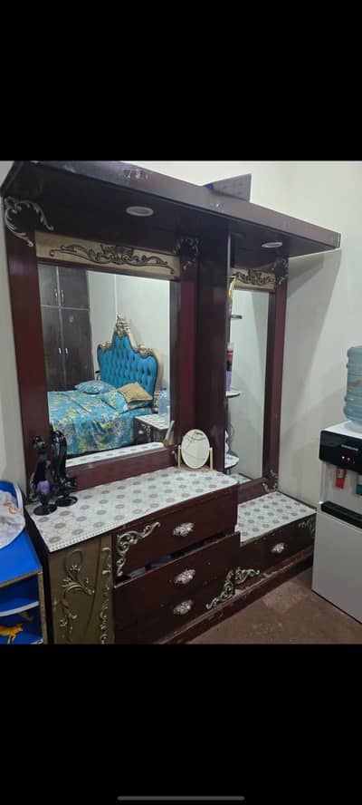 Dressing table