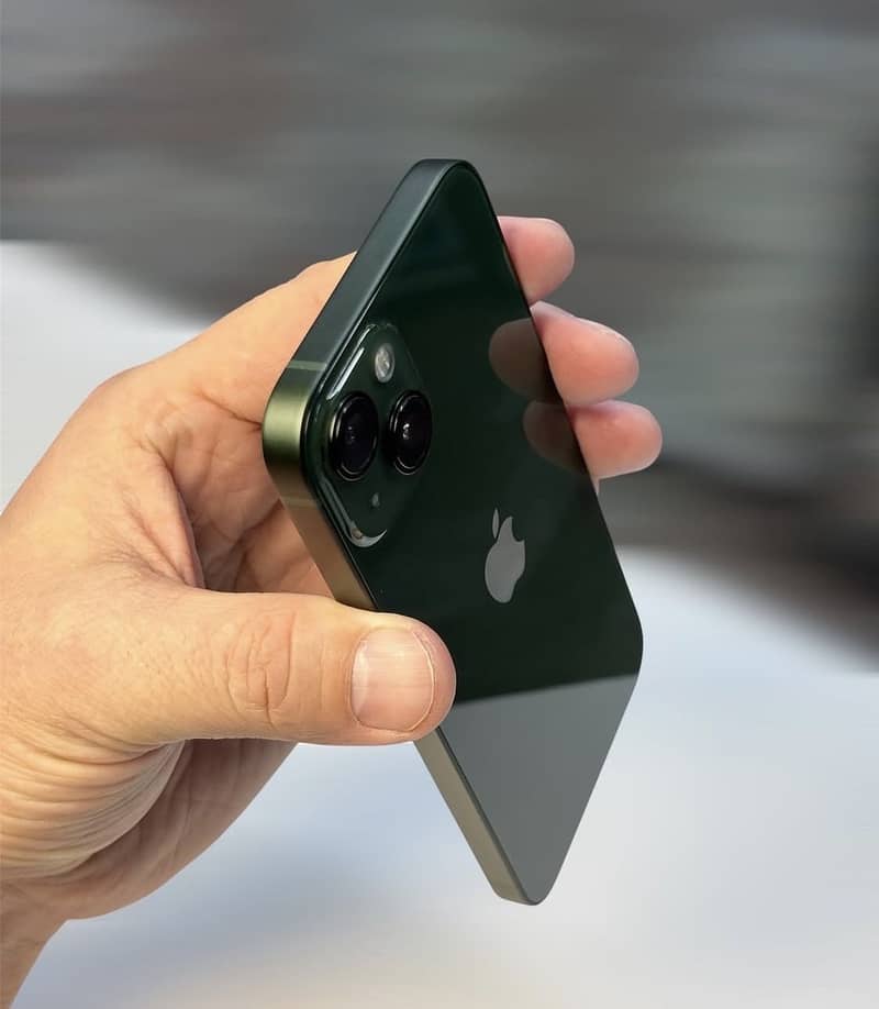 Apple iPhone 13 2