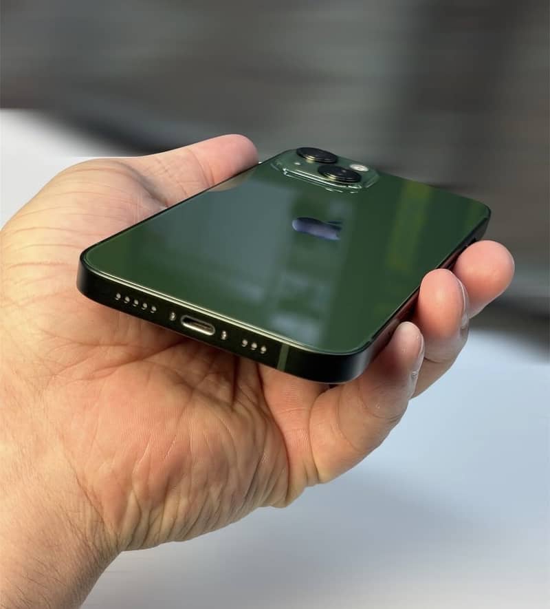 Apple iPhone 13 3