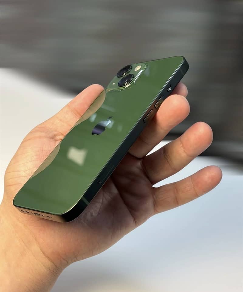 Apple iPhone 13 4
