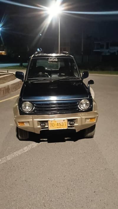 Mitsubishi Pajero Mini 1995 hai or 2006 ke import hai