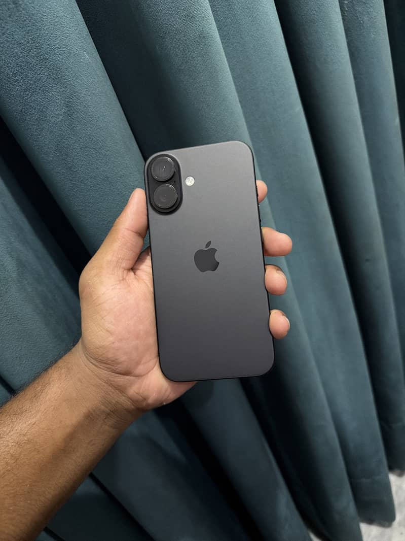 Apple iPhone 16 0