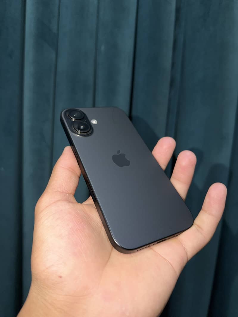 Apple iPhone 16 1