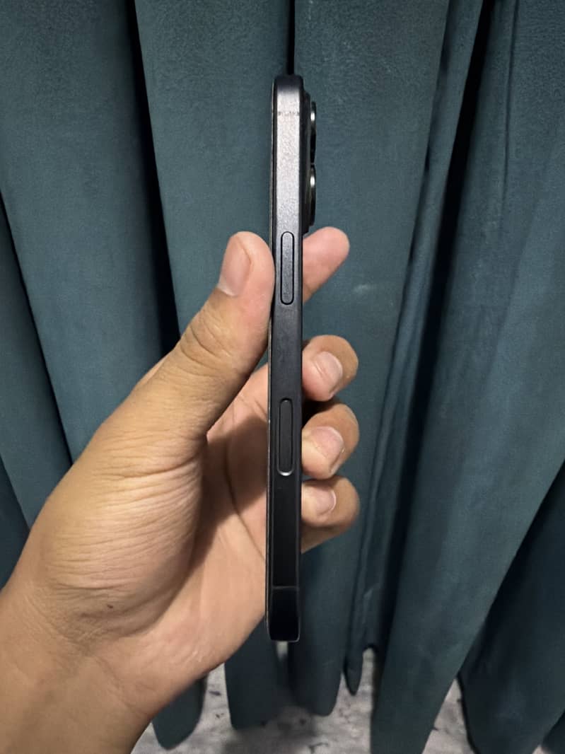 Apple iPhone 16 2