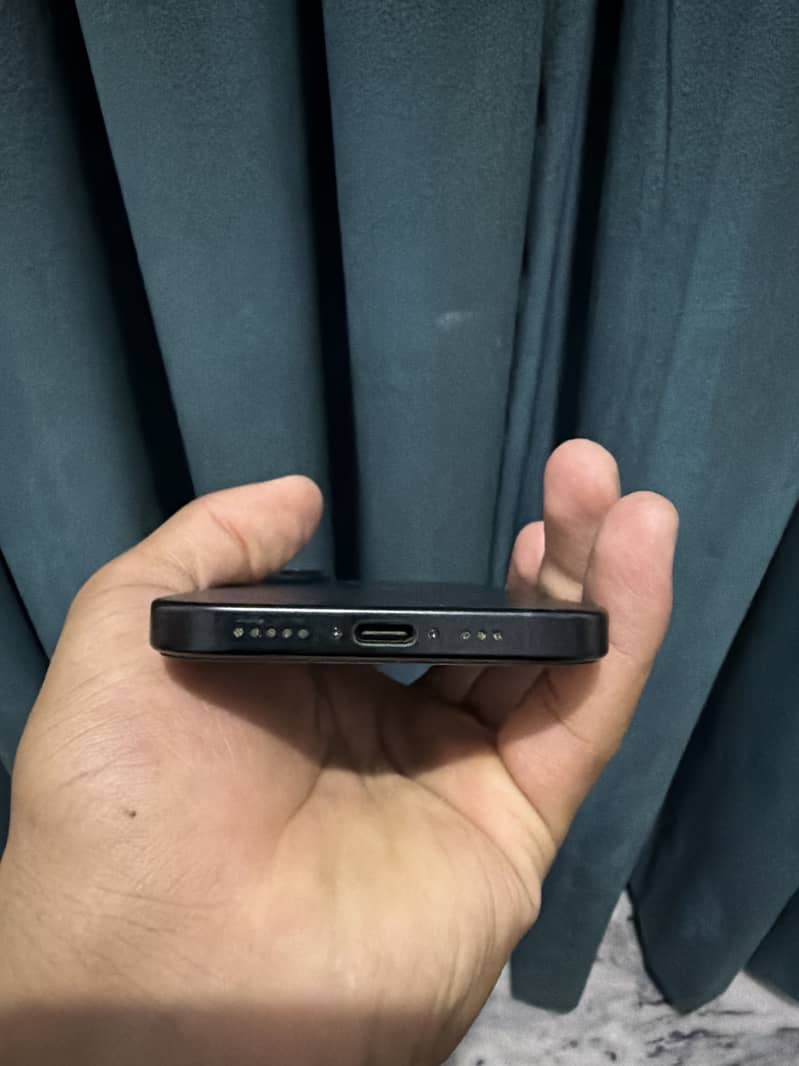 Apple iPhone 16 3