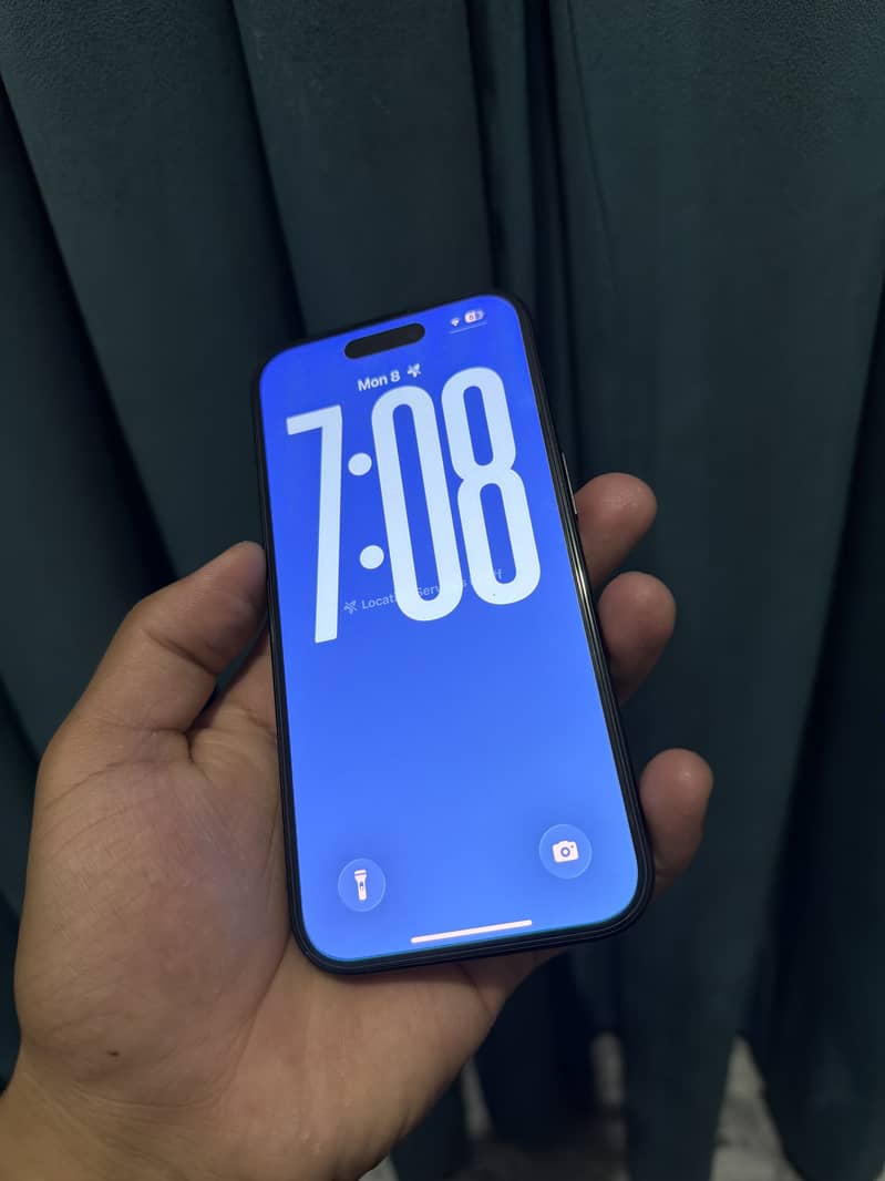 Apple iPhone 16 6