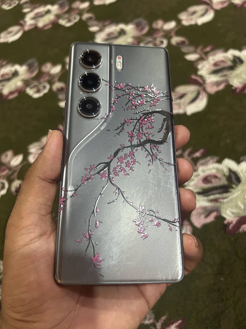 Tecno Camon 40 Pro 0