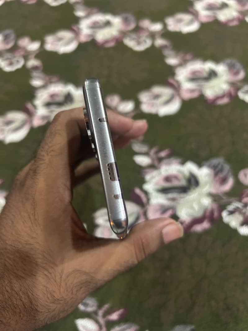 Tecno Camon 40 Pro 4