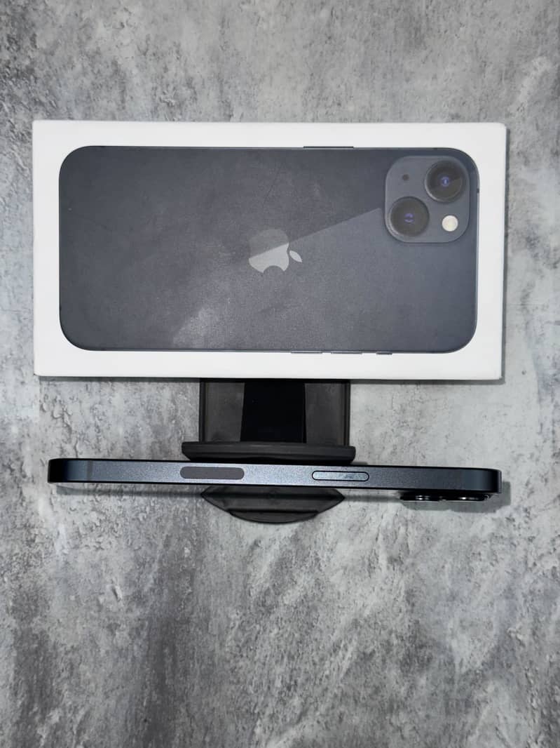 Apple iPhone 13 4