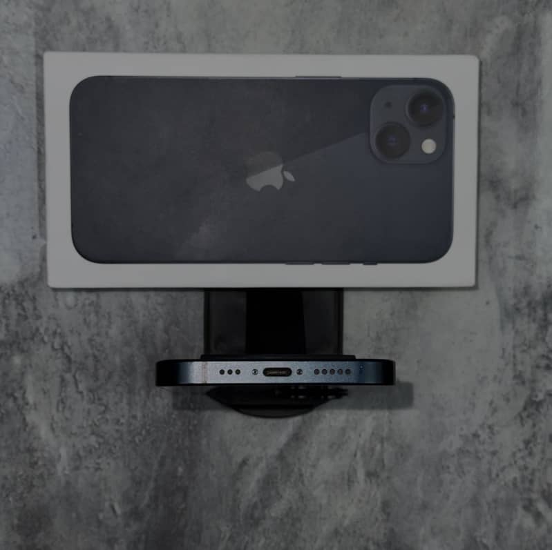 Apple iPhone 13 5