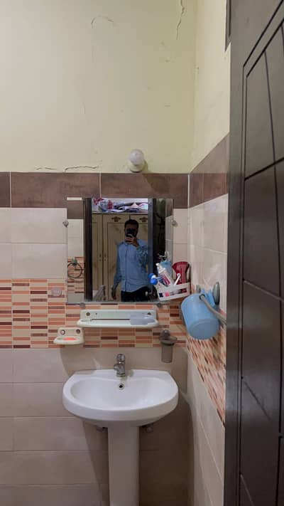 200 Sqyd Ground Floor Portion in Gulshan-e-iqbal Block 5