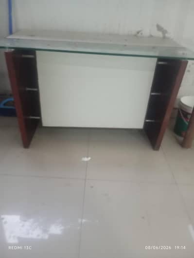 COMPUTER / LAPTOP TABLE FOR SALE