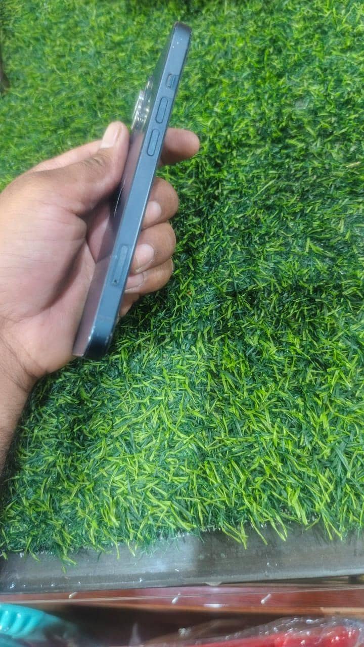 Apple iPhone 13 3