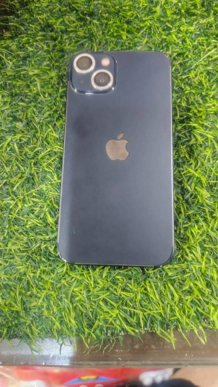 Apple iPhone 13 4