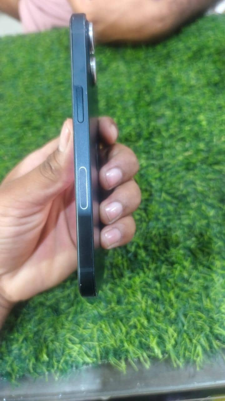 Apple iPhone 13 6