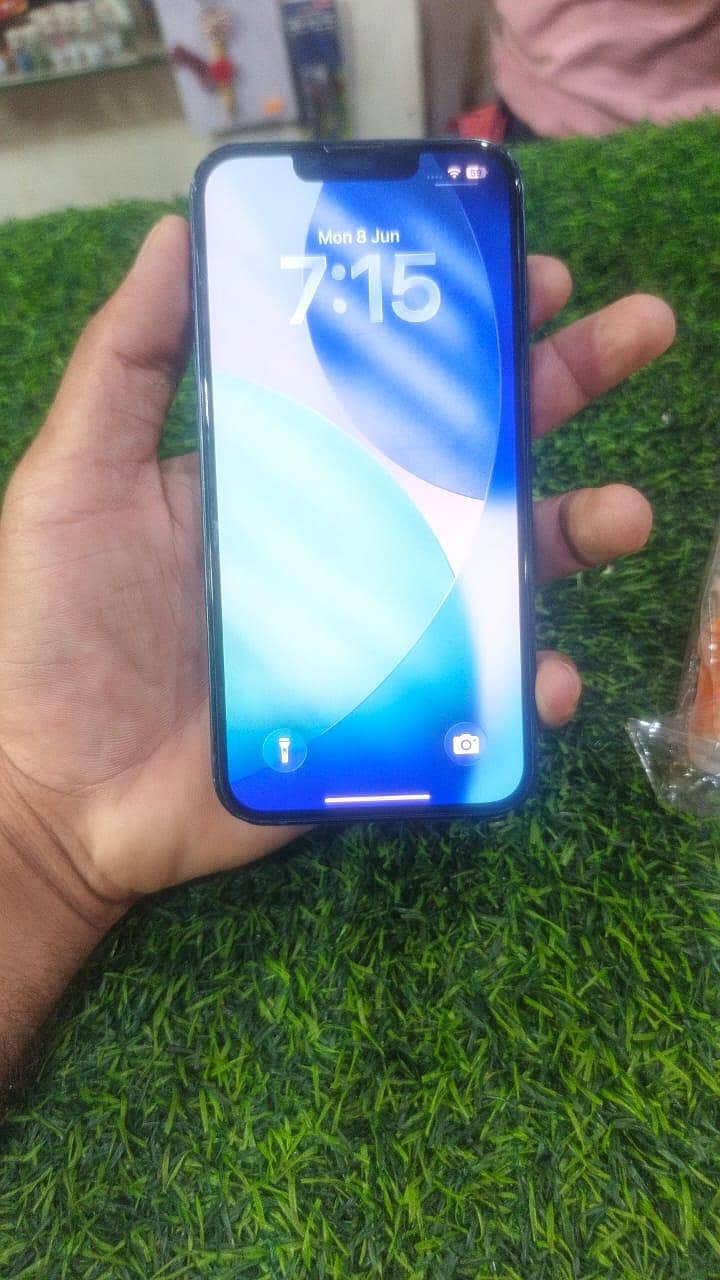 Apple iPhone 13 7