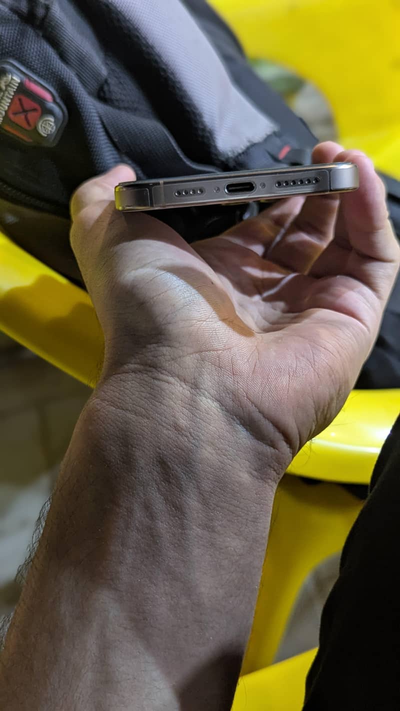 Apple iPhone 16 Pro Max 1