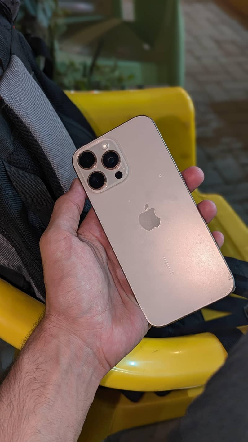 Apple iPhone 16 Pro Max 3