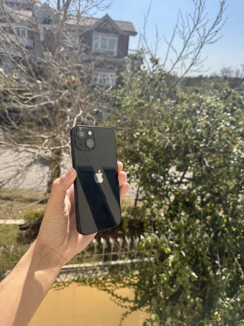 Apple iPhone 13 2