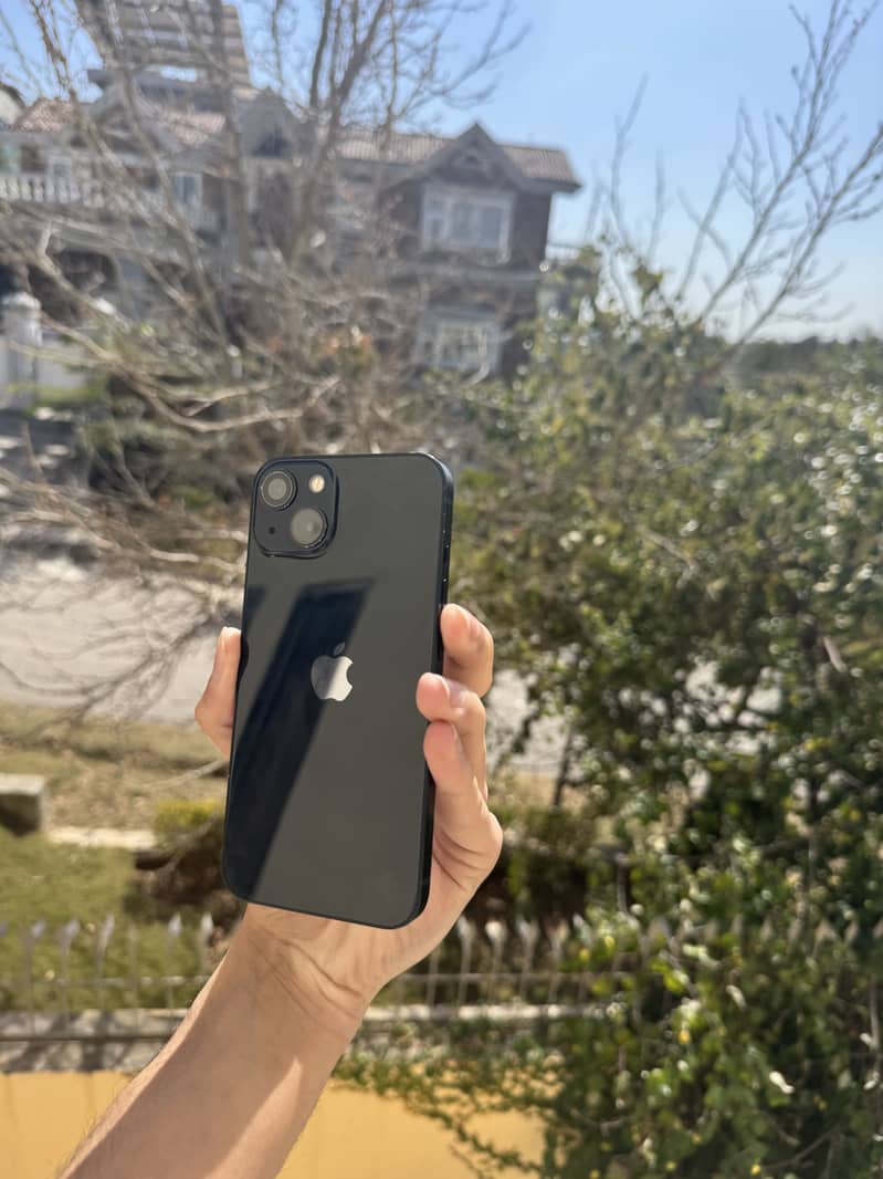 Apple iPhone 13 4